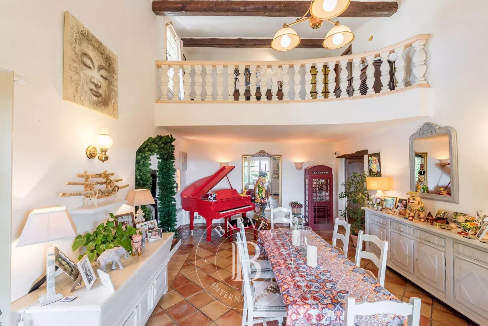 Grasse Saint-Jean - Villa avec appartement indépendant en position dominante vue mer au calme