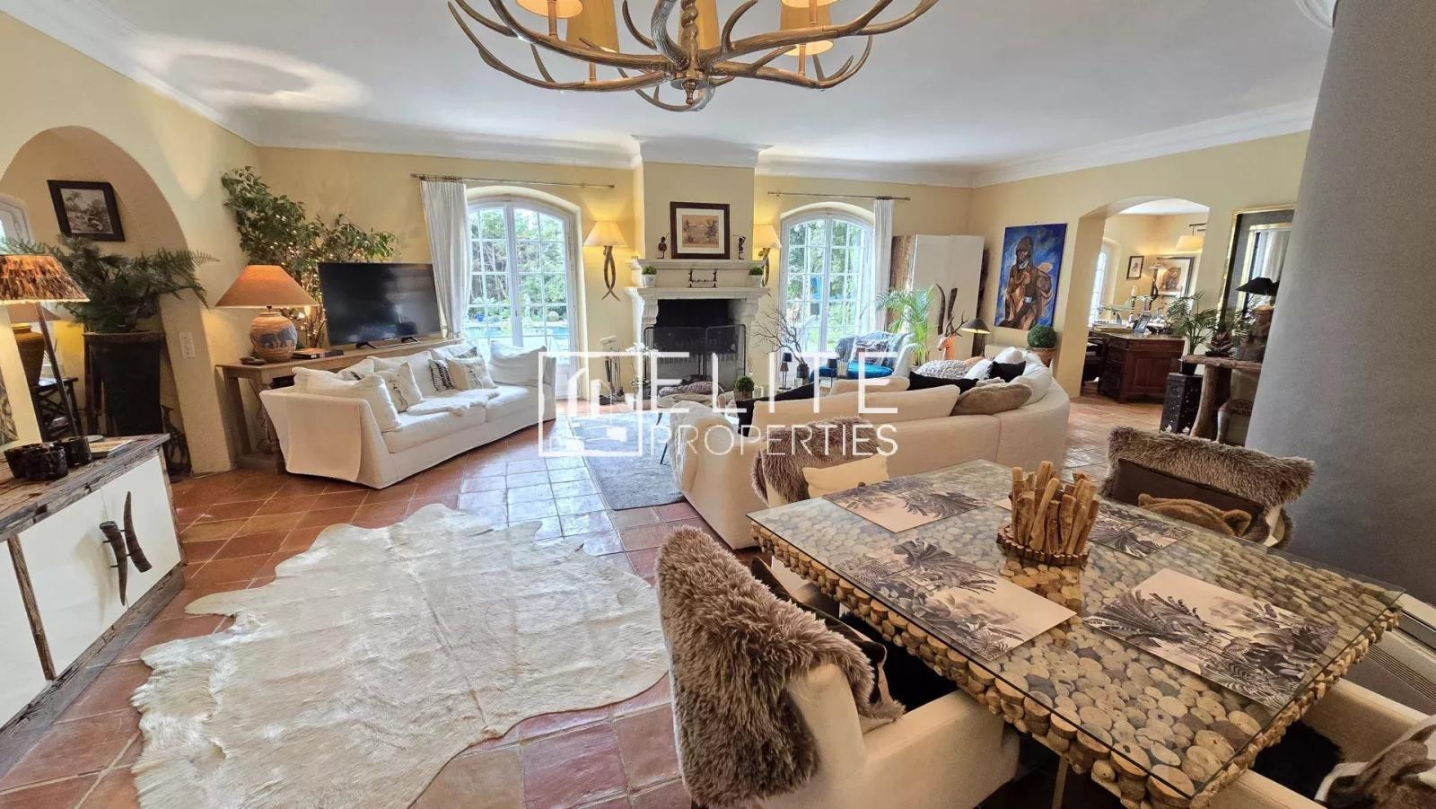 MAISON DE 260 m² – PISCINE CHAUFFÉE – ROQUEFORT-LES-PINS