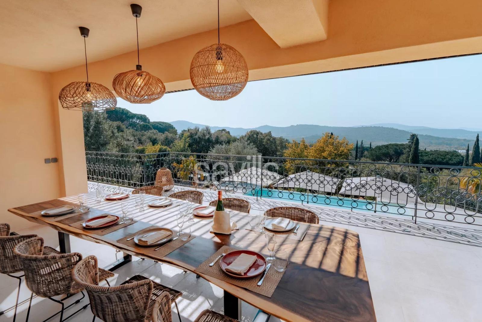 Villa Familiale avec cinq Suites, Piscine à débordement , vue Mer