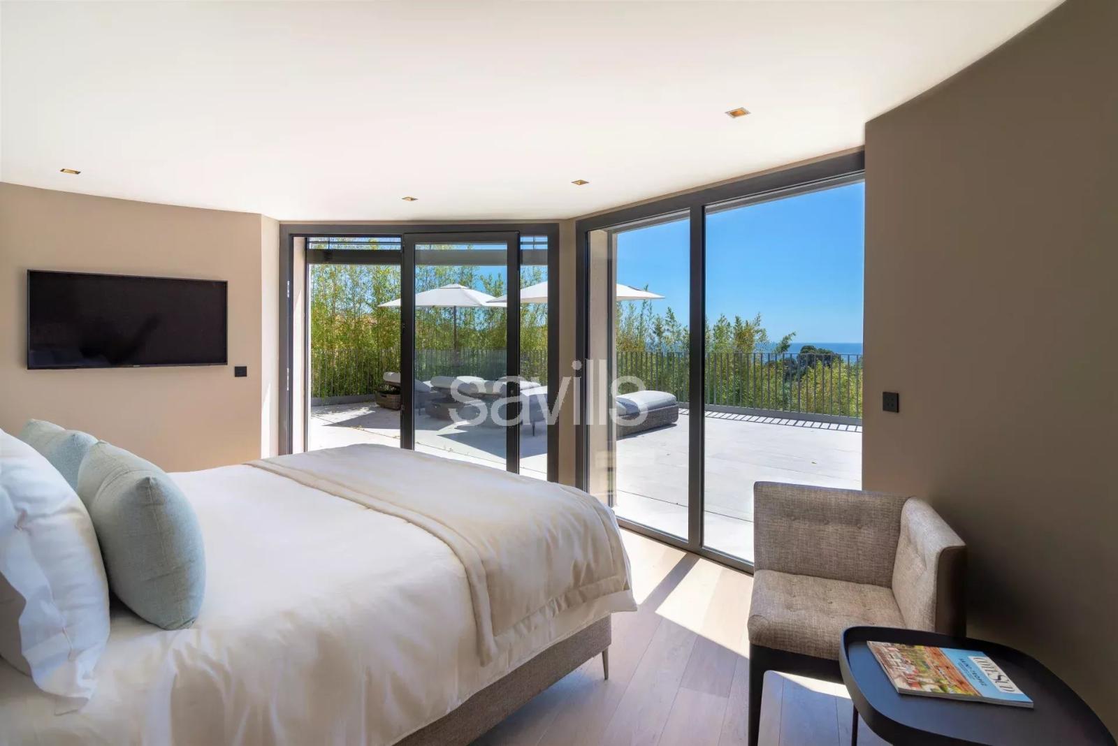 Villa contemporaine haut de gamme surplombant la mer