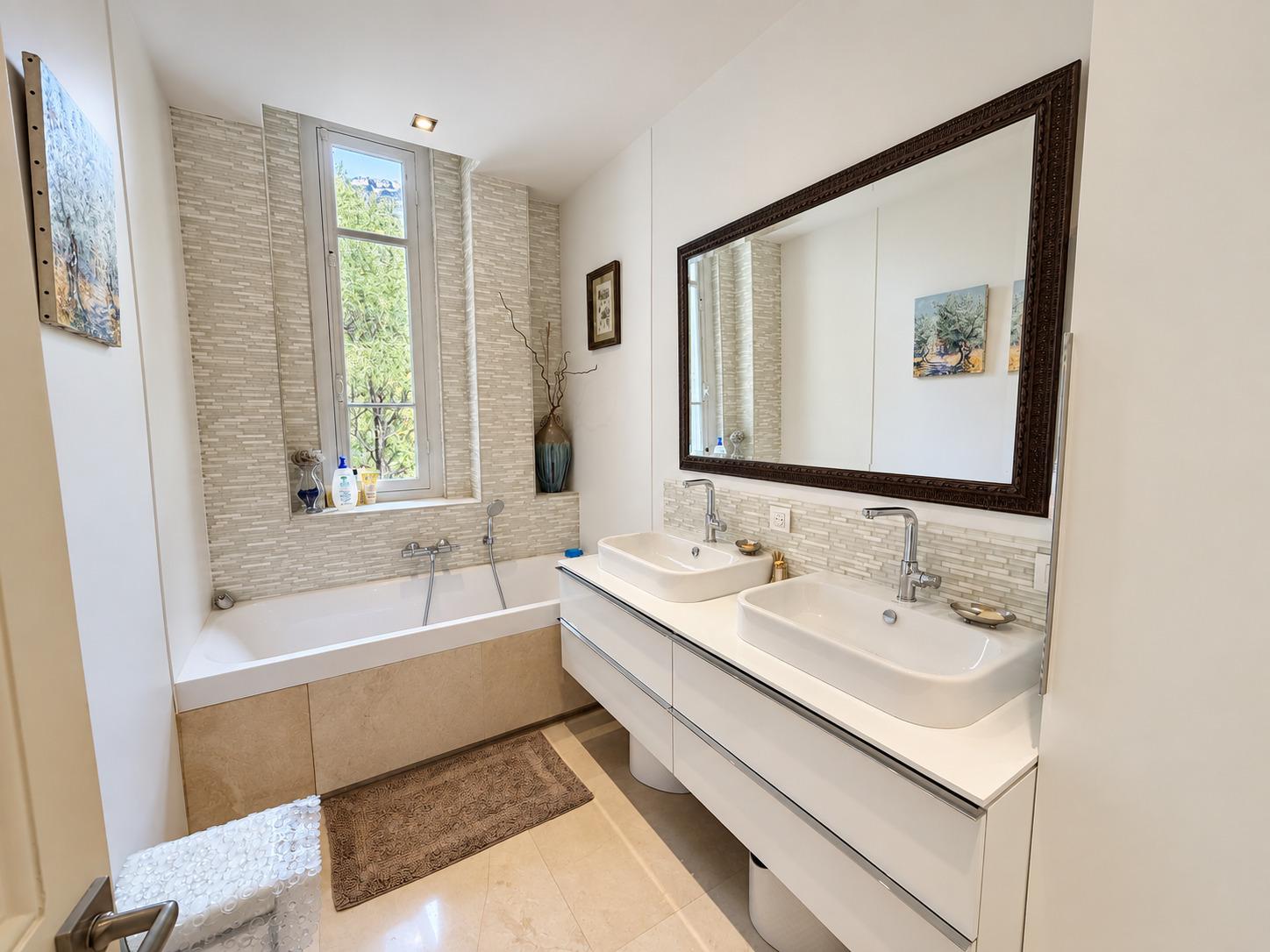 Cap-d’Ail – Élégant appartement à l’esprit villa, jardin privatif, piscine et vue mer