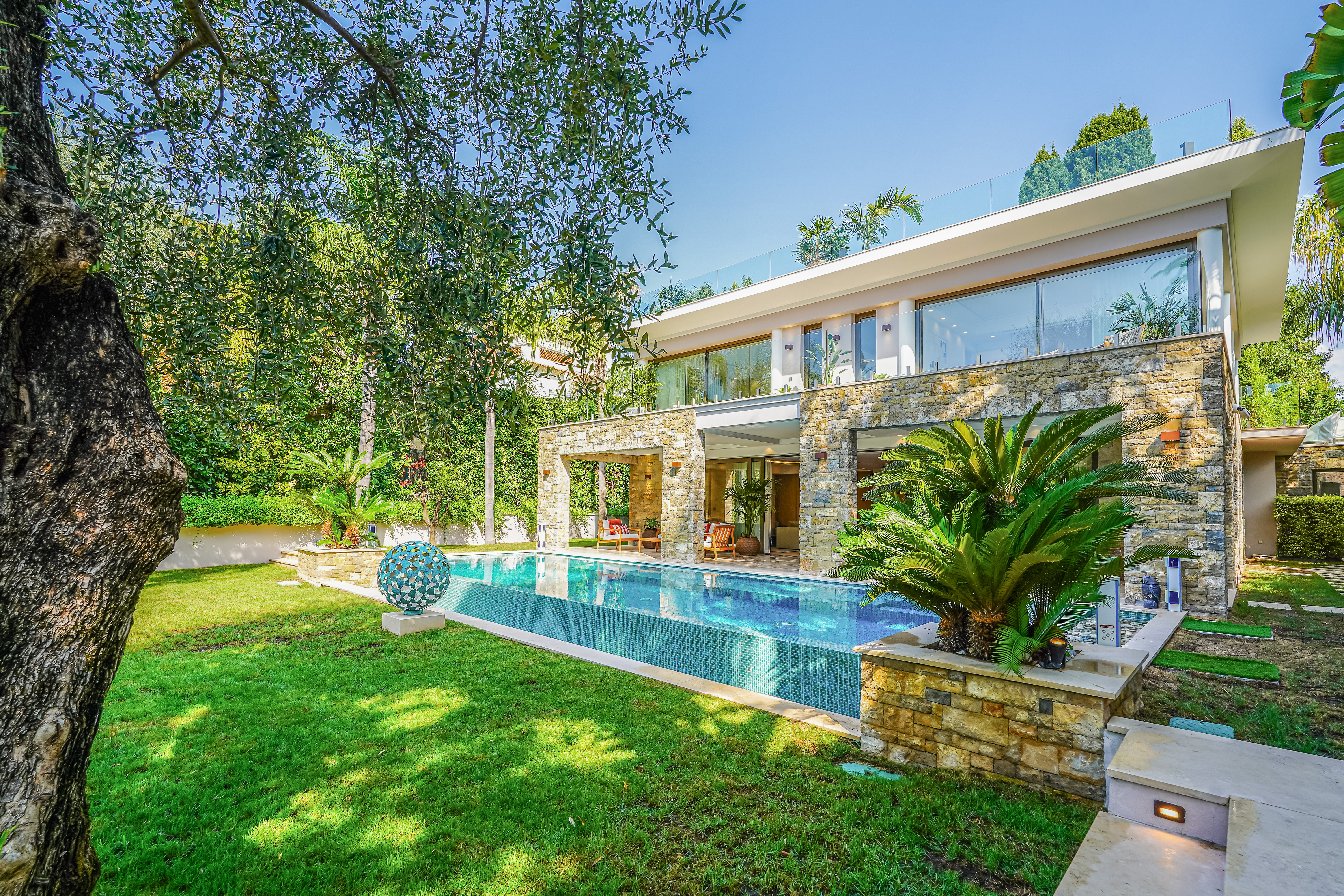 00dea_fac-ade-bis-saint-jean-cap-ferrat-valeri-agency-by-jm-barei-.-1787307002.jpg