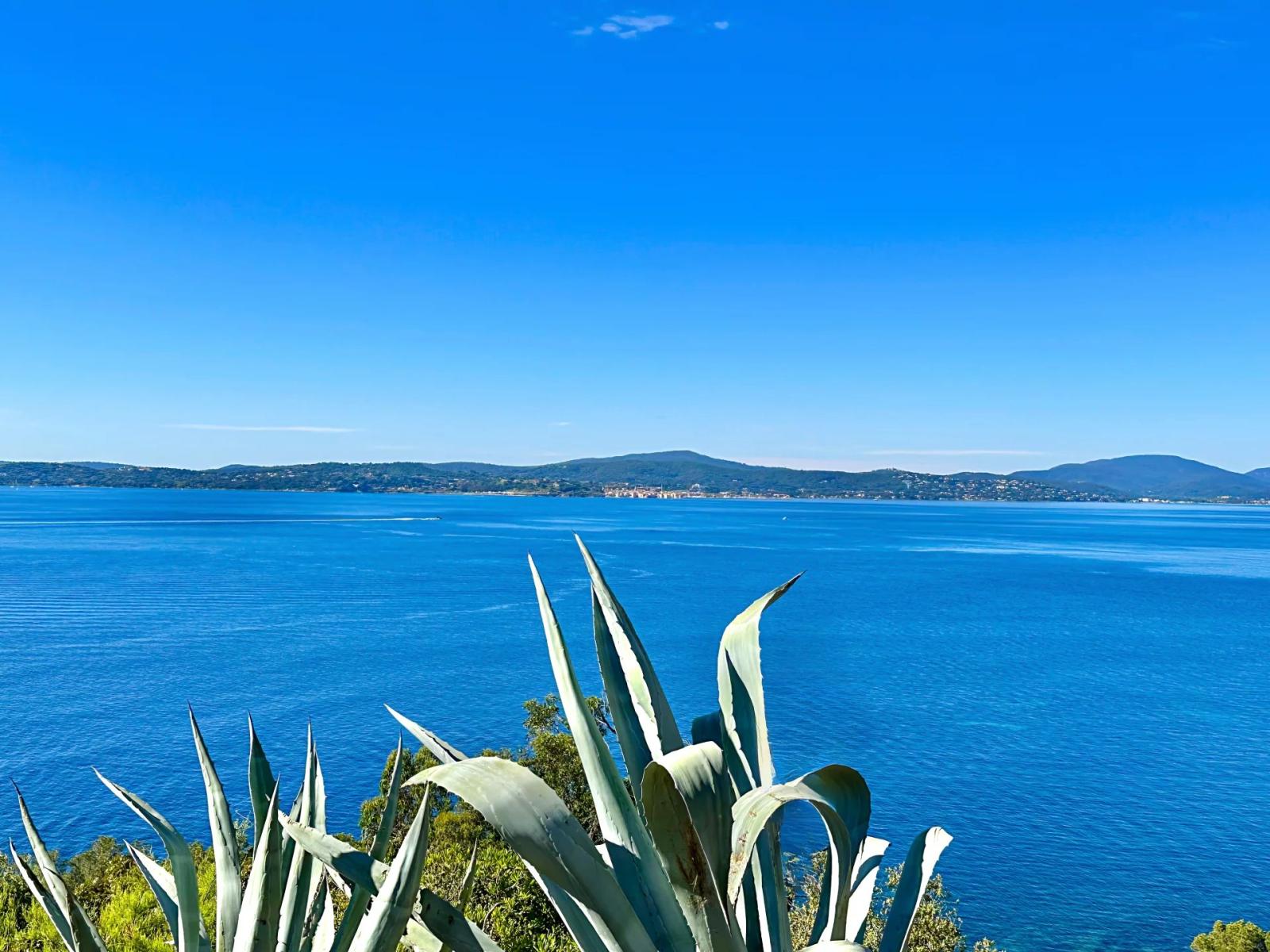 Terrain vue mer panoramique à vendre à Sainte-Maxime