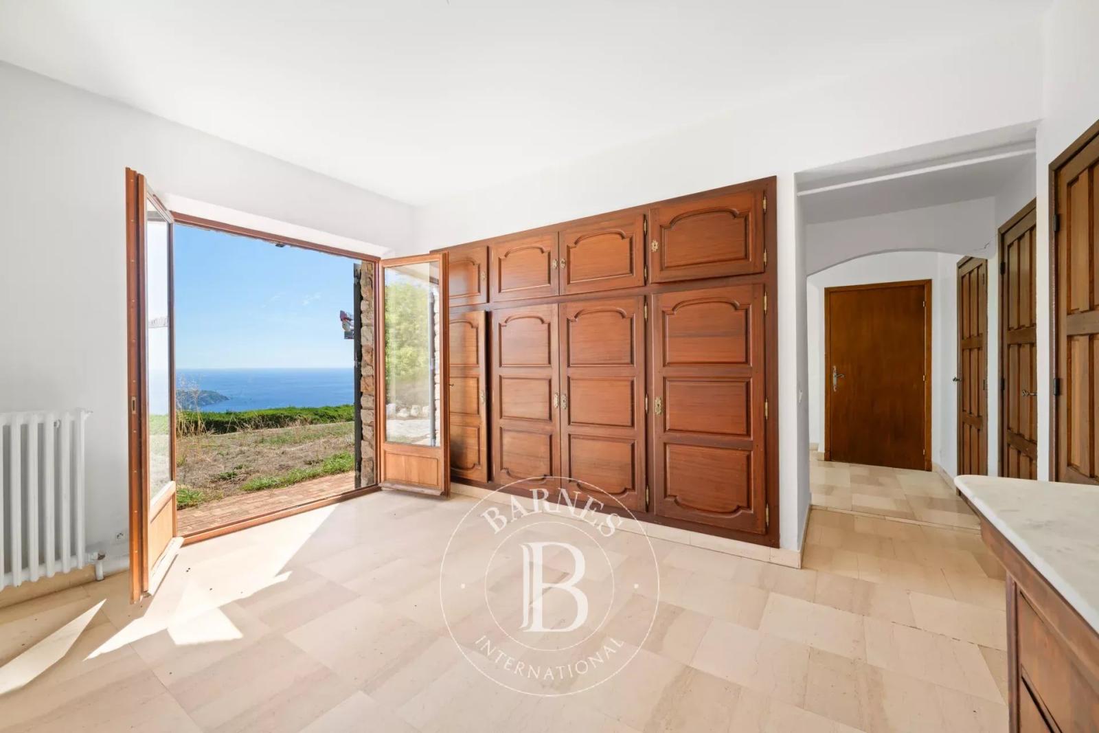 VILLEFRANCHE-SUR-MER - VINAIGRIER - TERRAIN 2 530 M² - VUE MER ET CAP-FERRAT