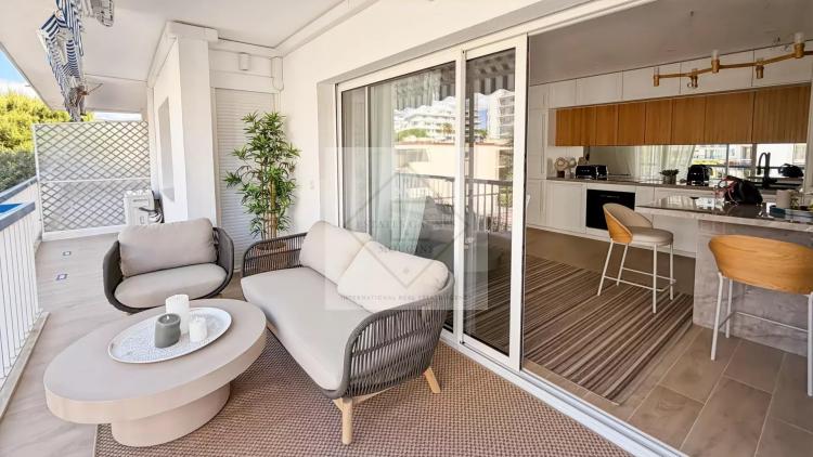 Appartement 3 pièces entièrement rénové – Cannes Palm Beach