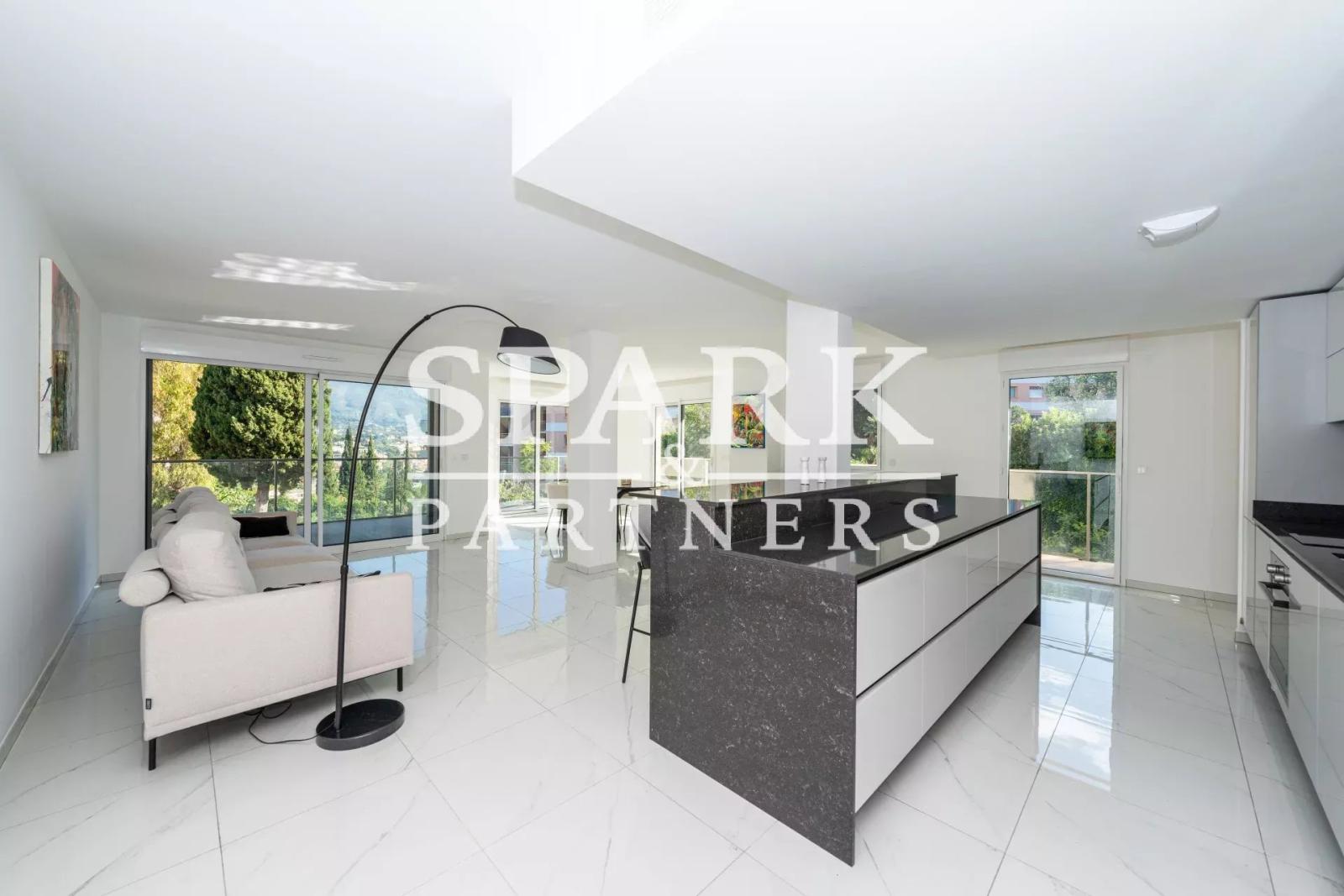 Roqbrune Cap Martin - Moderne appartement de 3 pièces avec jardin