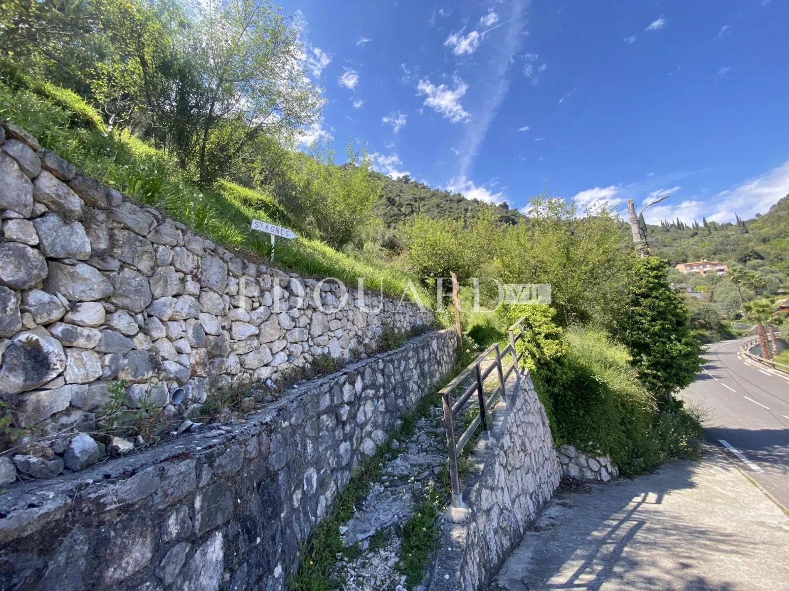 Joli terrain non constructible de 3.063 m² avec accès direct et vue panoramique jusqu'à la mer