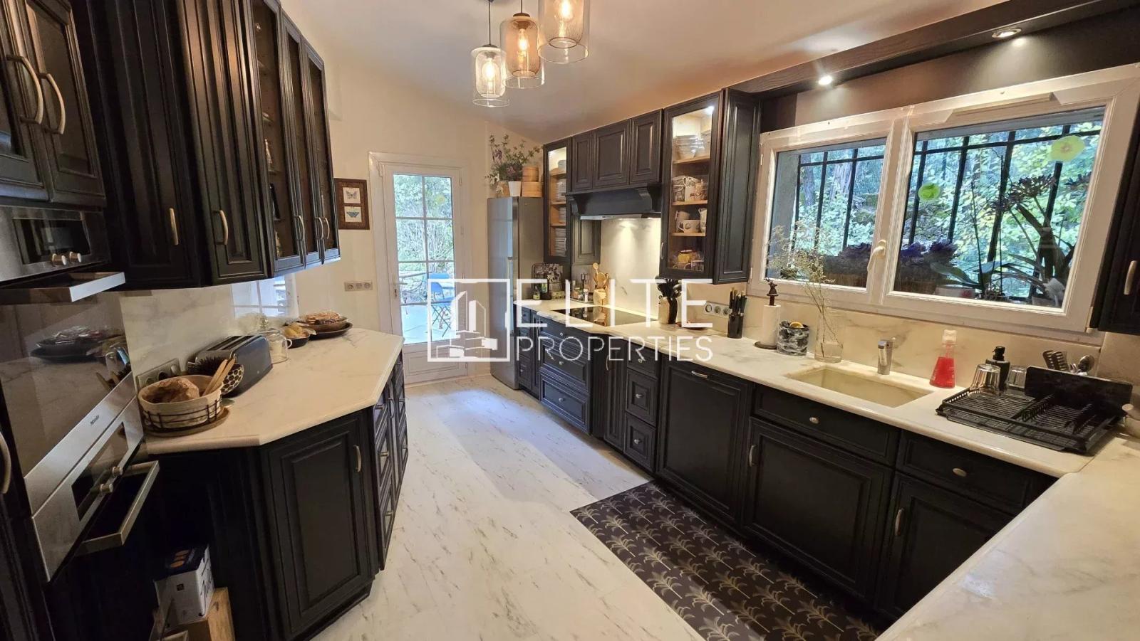 MAISON DE 260 m² – PISCINE CHAUFFÉE – ROQUEFORT-LES-PINS