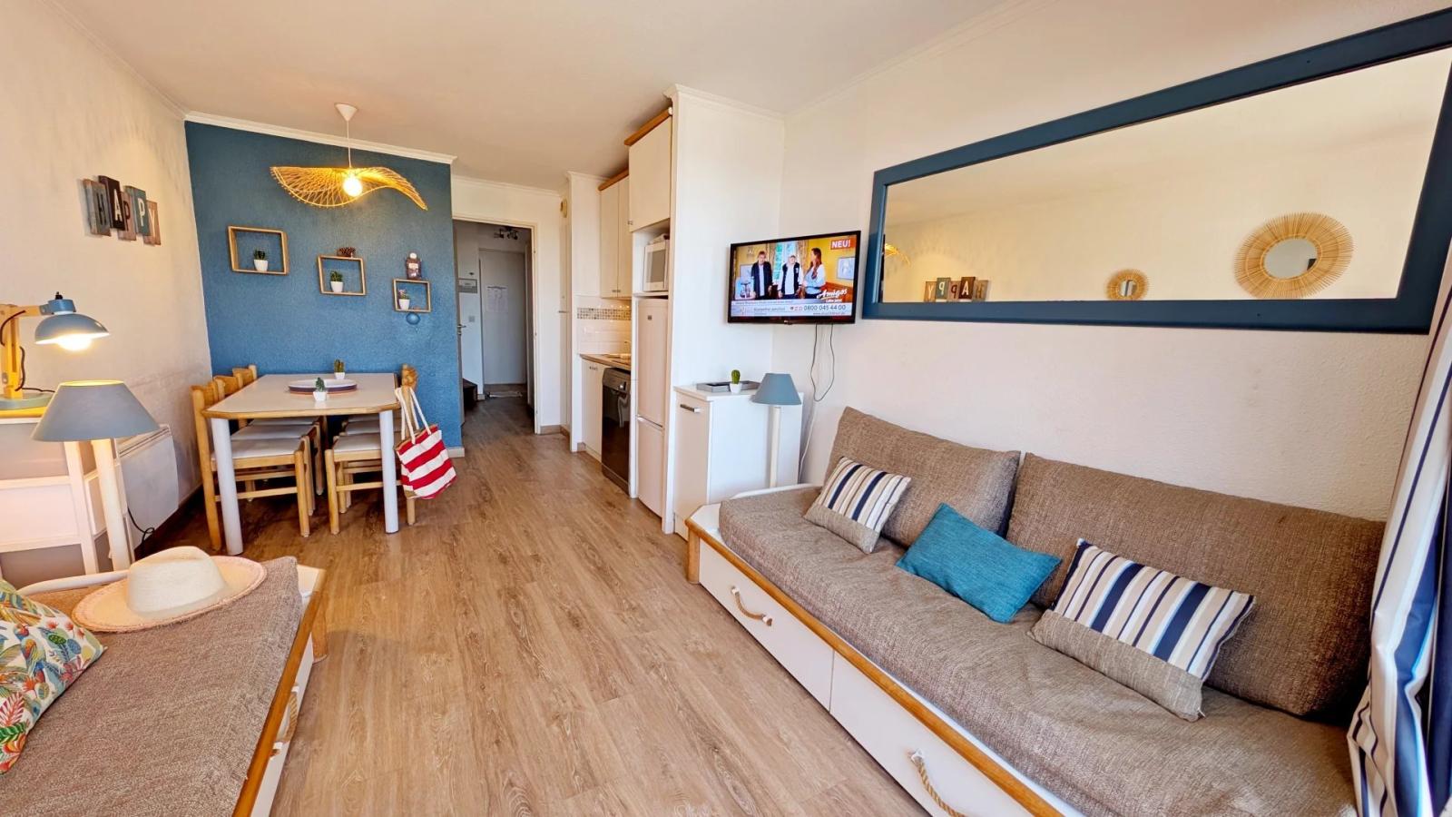 AGAY CAP ESTEREL SUPERBE T3 DUPLEX VUE MER PANORAMIQUE. PARKING PRIVE