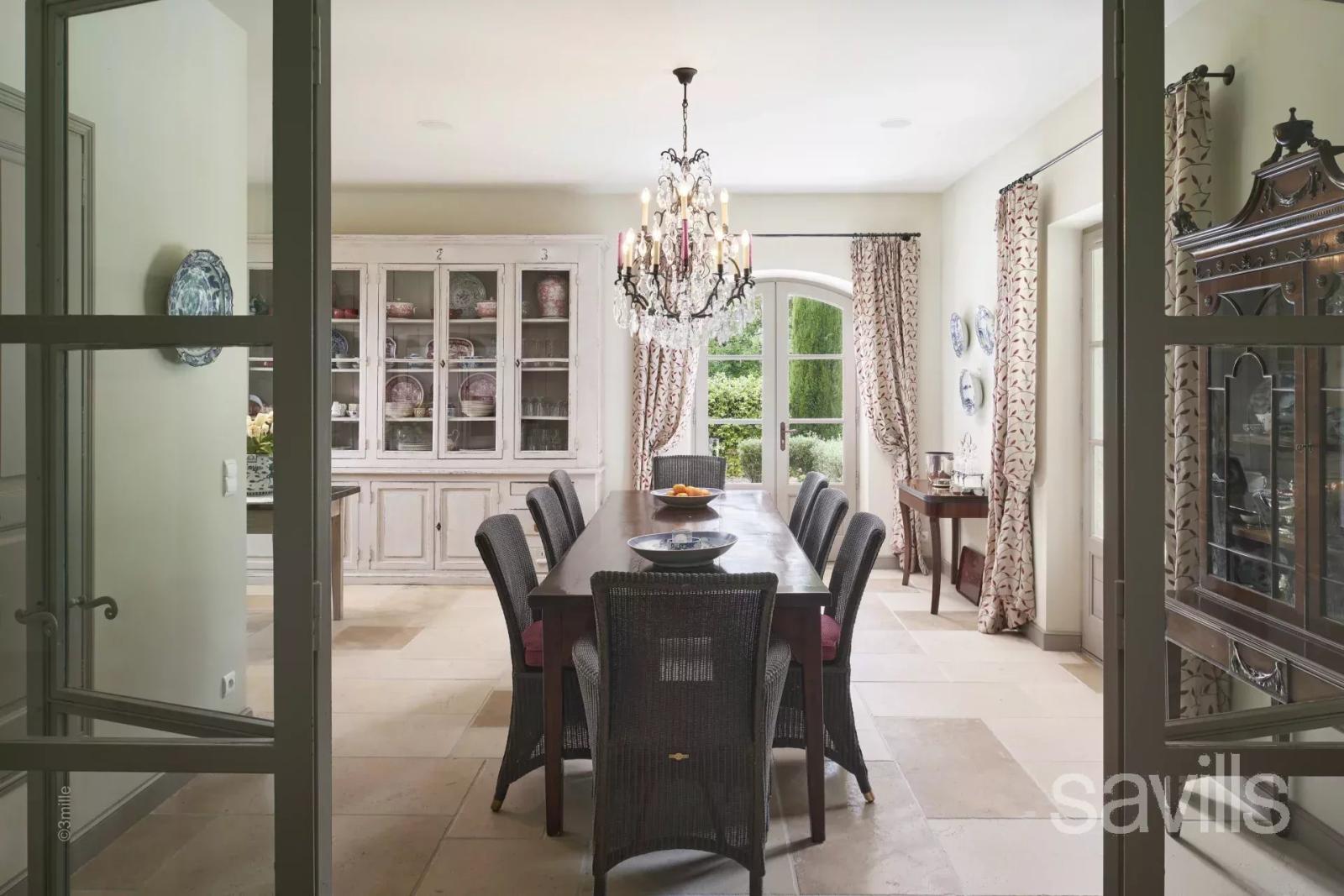 Superbe villa en pierre dans un domaine privé