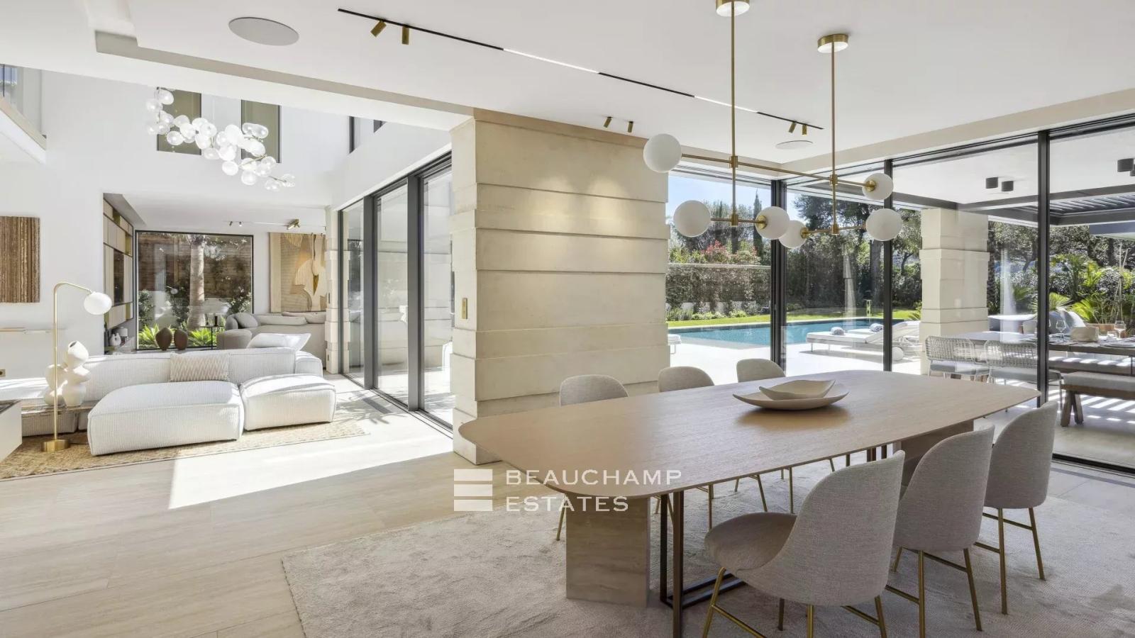 Villa d'architecte neuve au coeur d'un domaine privé à Saint-Tropez