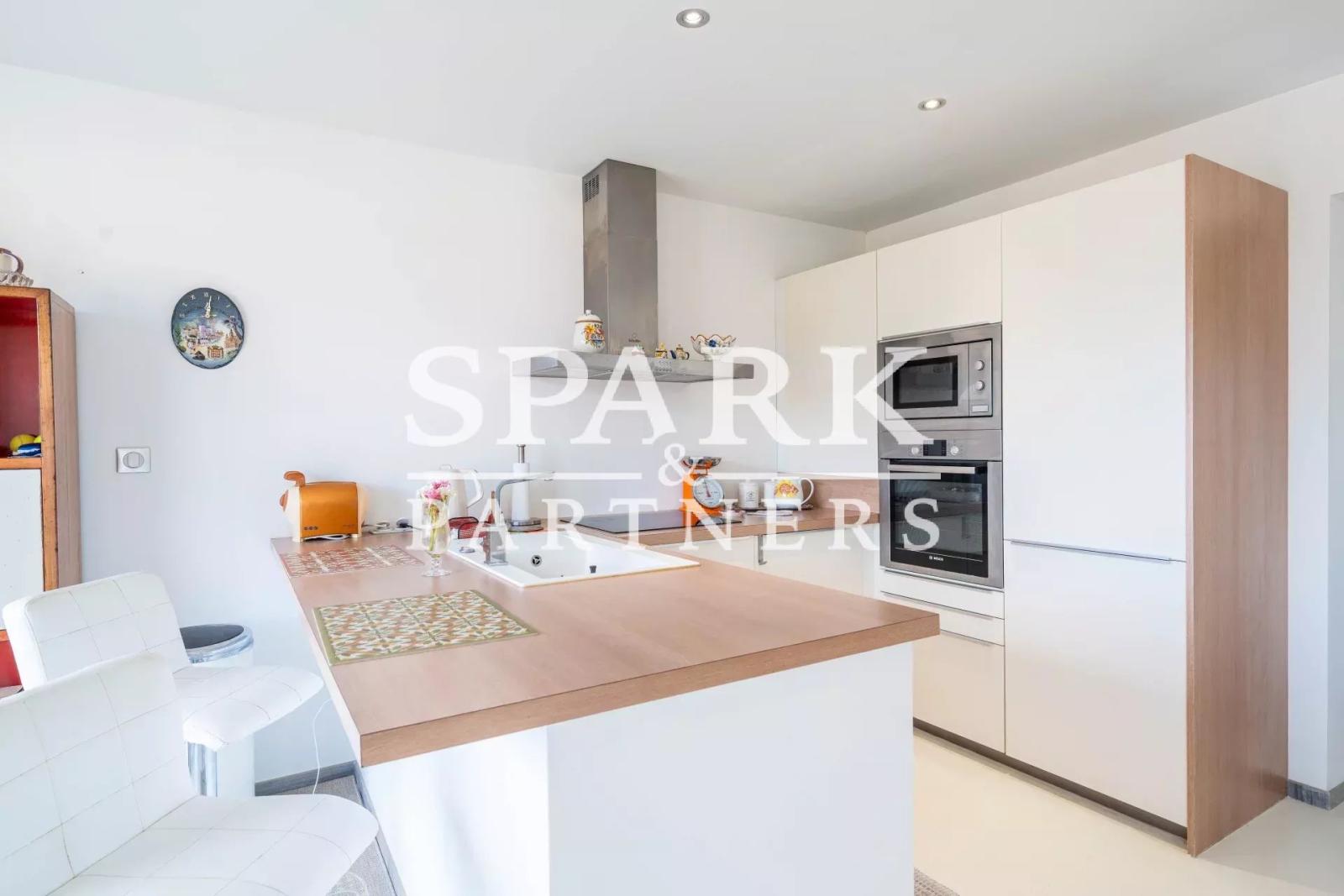 Roquebrune Cap Martin - Bel appartement dernière étage - vue mer