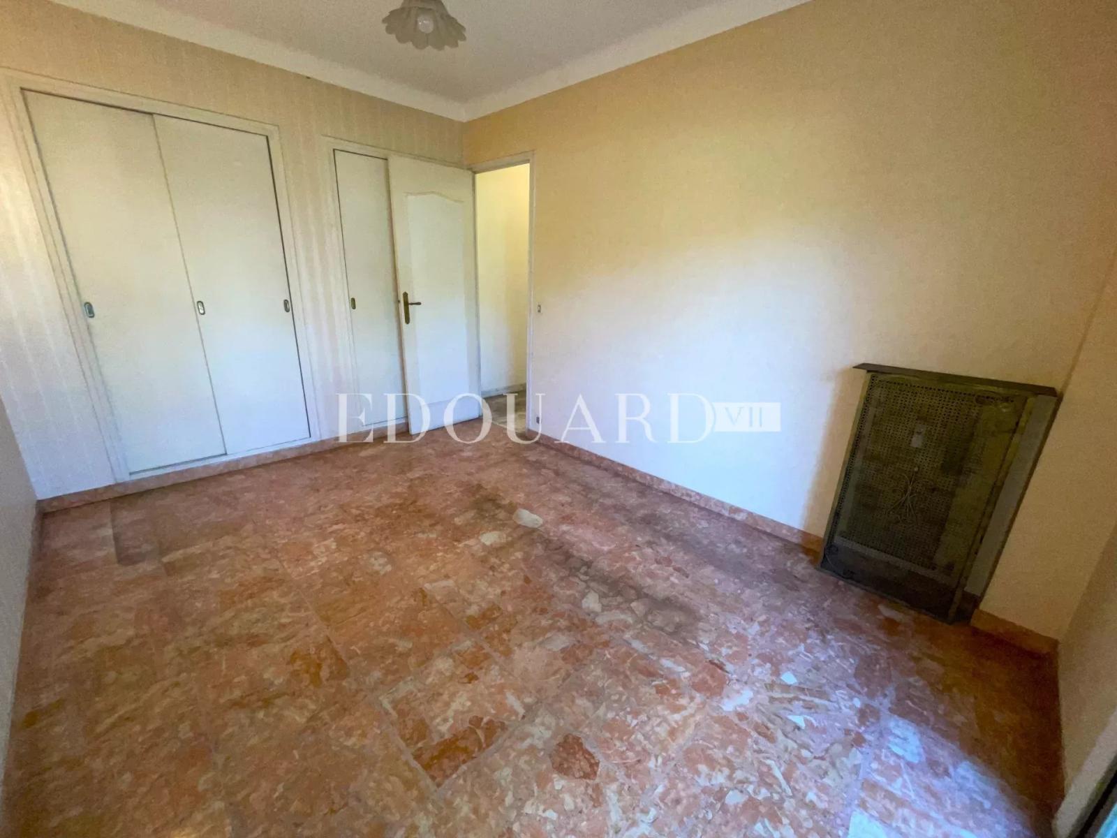 Trois pièces à rénover,  proche de tous les commerces, des écoles et du Parc Koaland