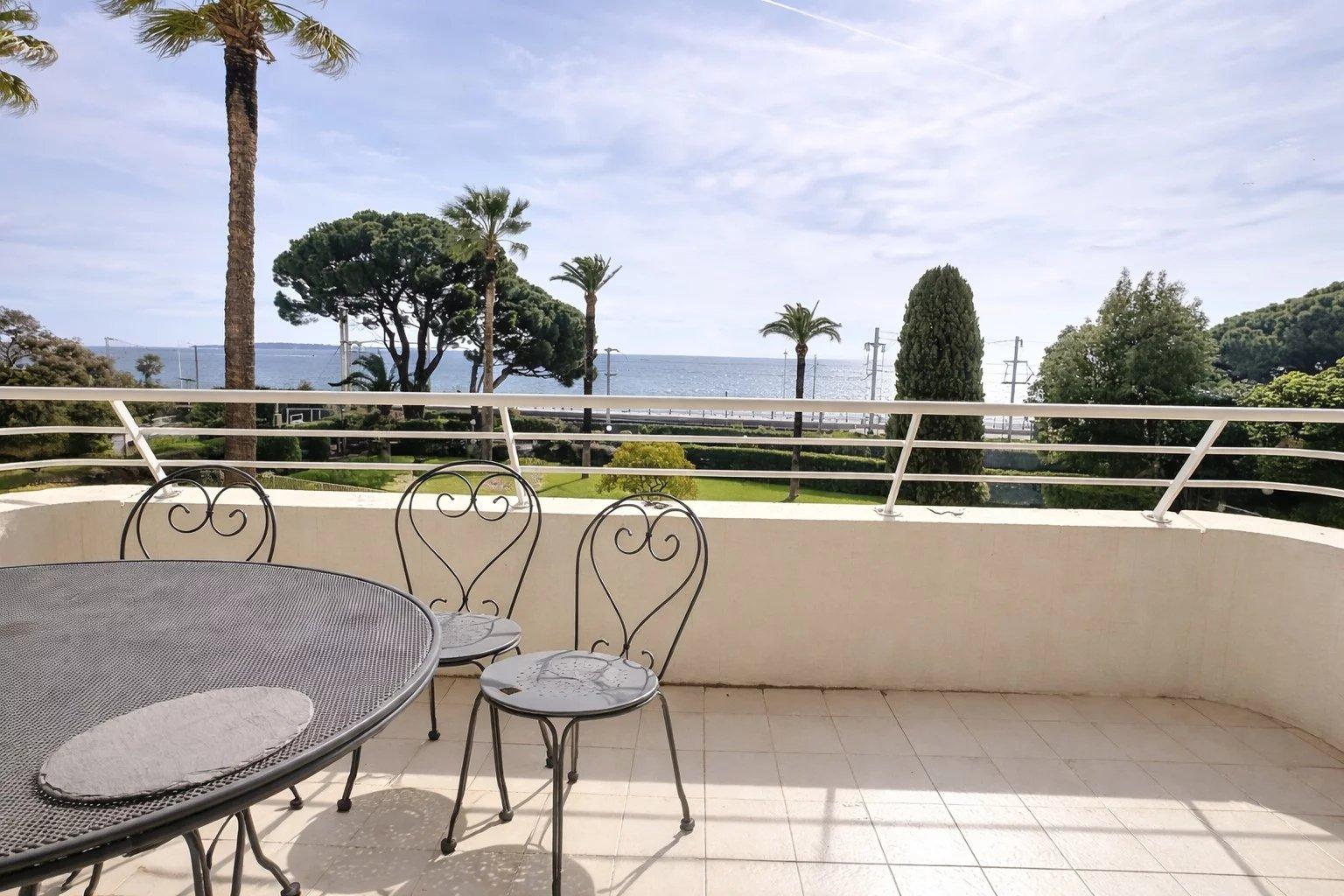EXCLUSIVITÉ – CANNES PLAGES DU MIDI – 3 PIÈCES AVEC TERRASSE,  FRONT DE MER
