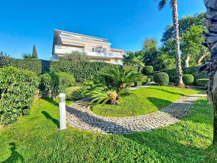 Cannes – Quartier Oxford | Spacieux T4 avec vaste terrasse, jardin & garage