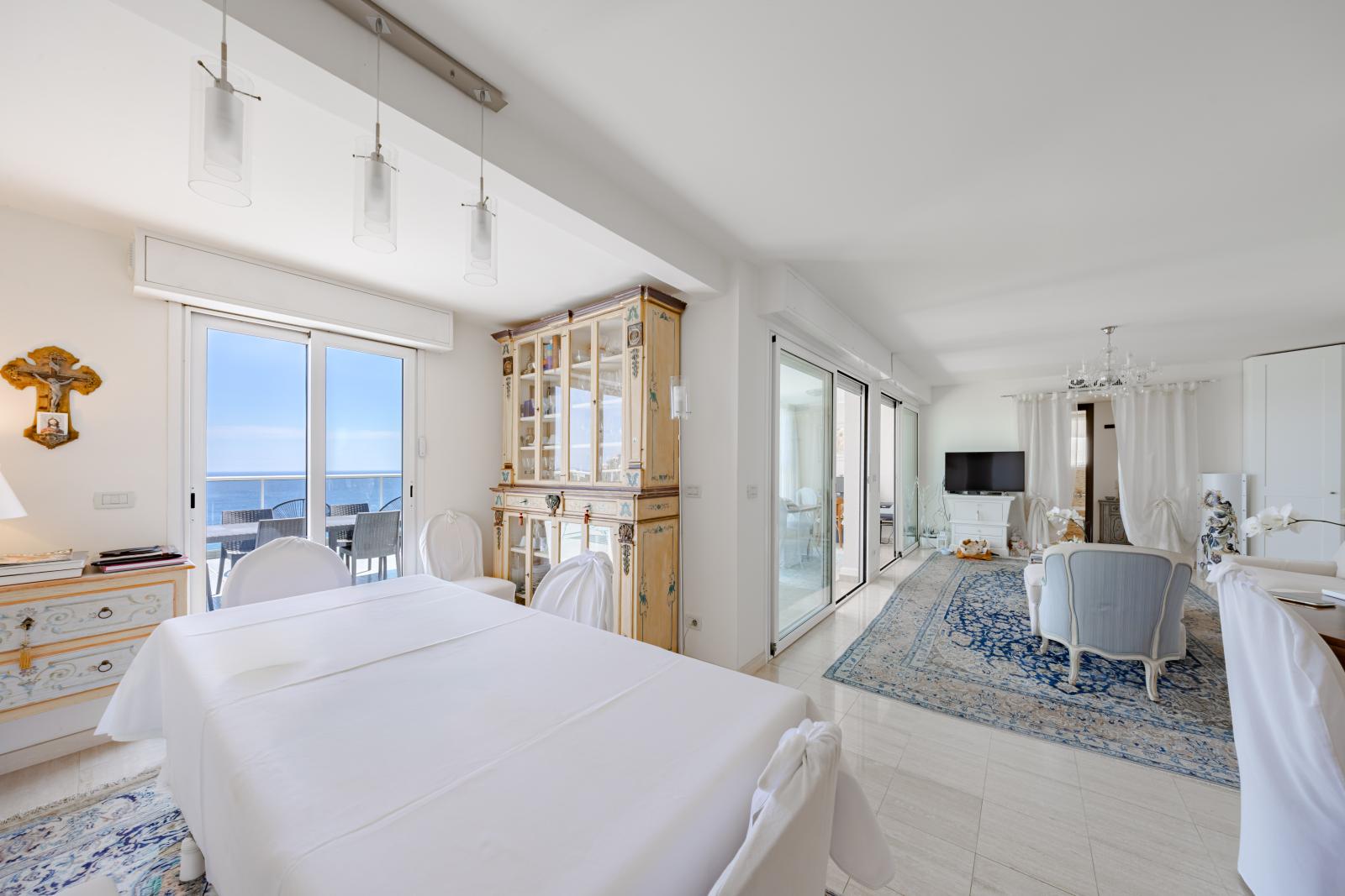 UNIQUE 3 CHAMBRES AVEC VUE MER PROCHE DE MONACO