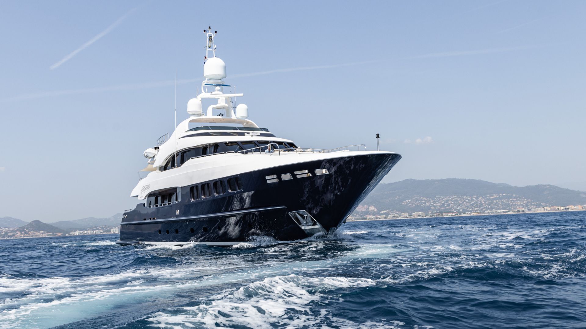 nQN2R_superyacht_for_sale.jpg