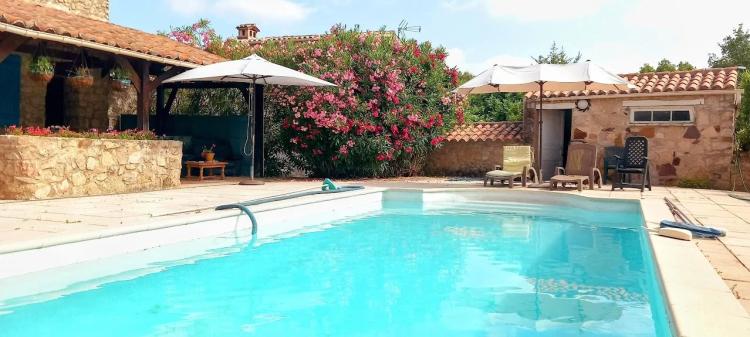 Propriété d’Exception à Vendre – 6 600 m² avec Piscine et 3 Bâtiments