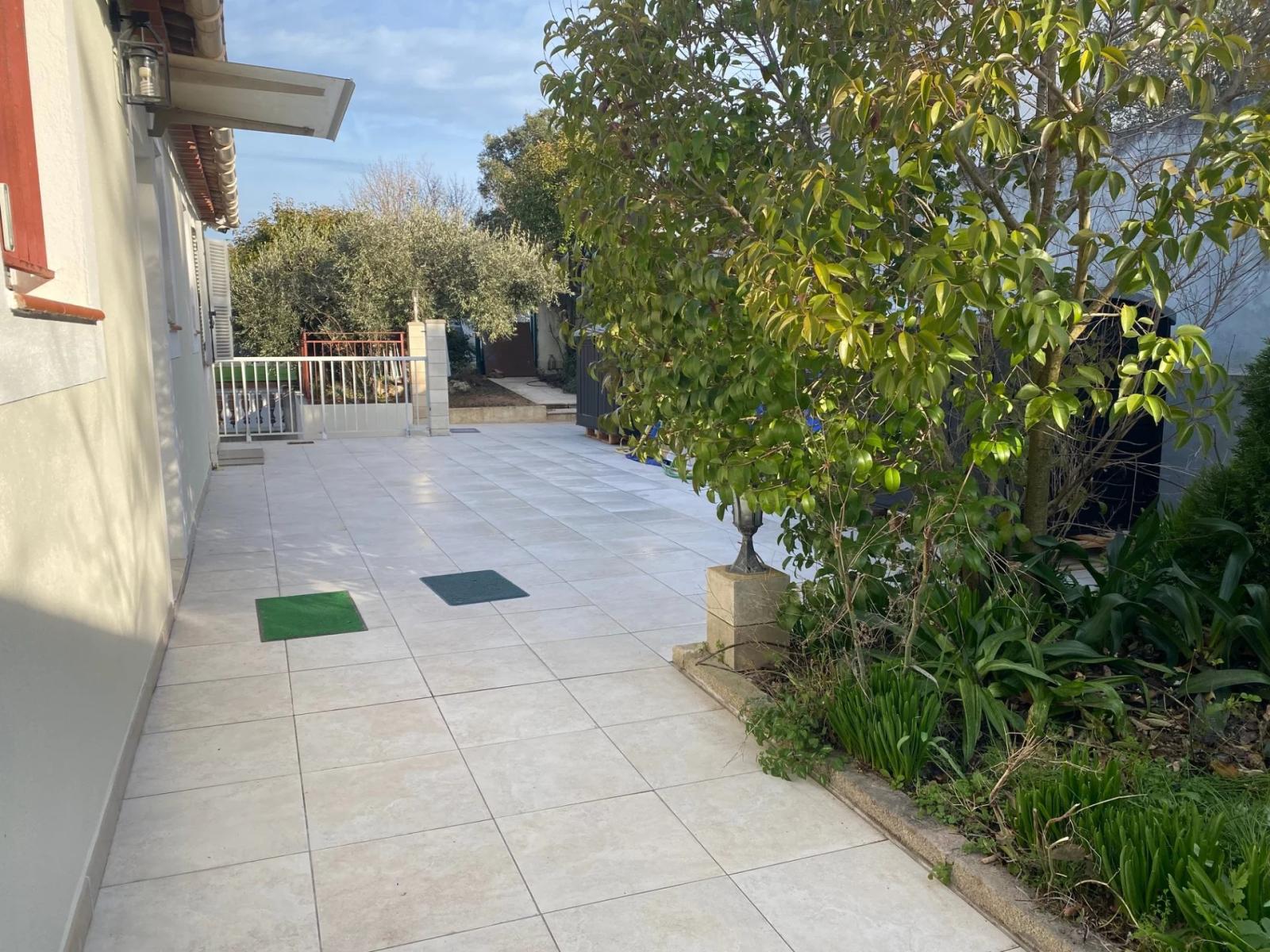 VIDAUBAN  BELLE VILLA 2 APPARTEMENTS 136M2 PRES DU CENTRE