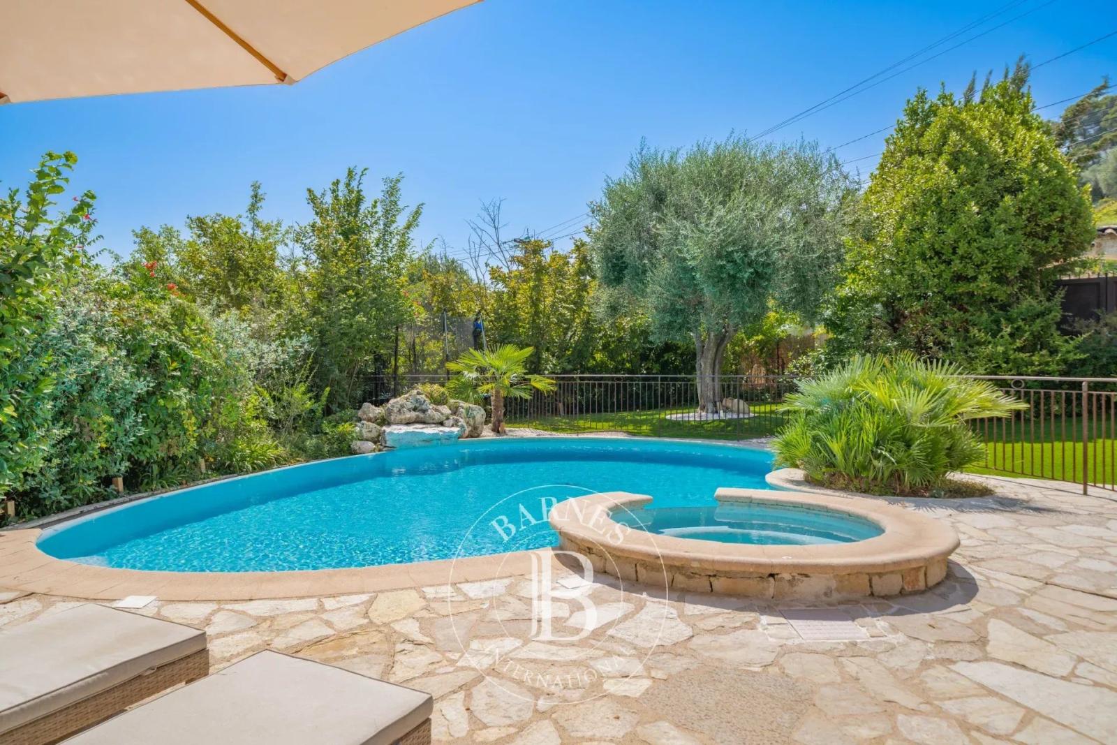 Propriété de charme avec spa 100 m² et chambres d'hôtes en activité – La Colle-sur-Loup