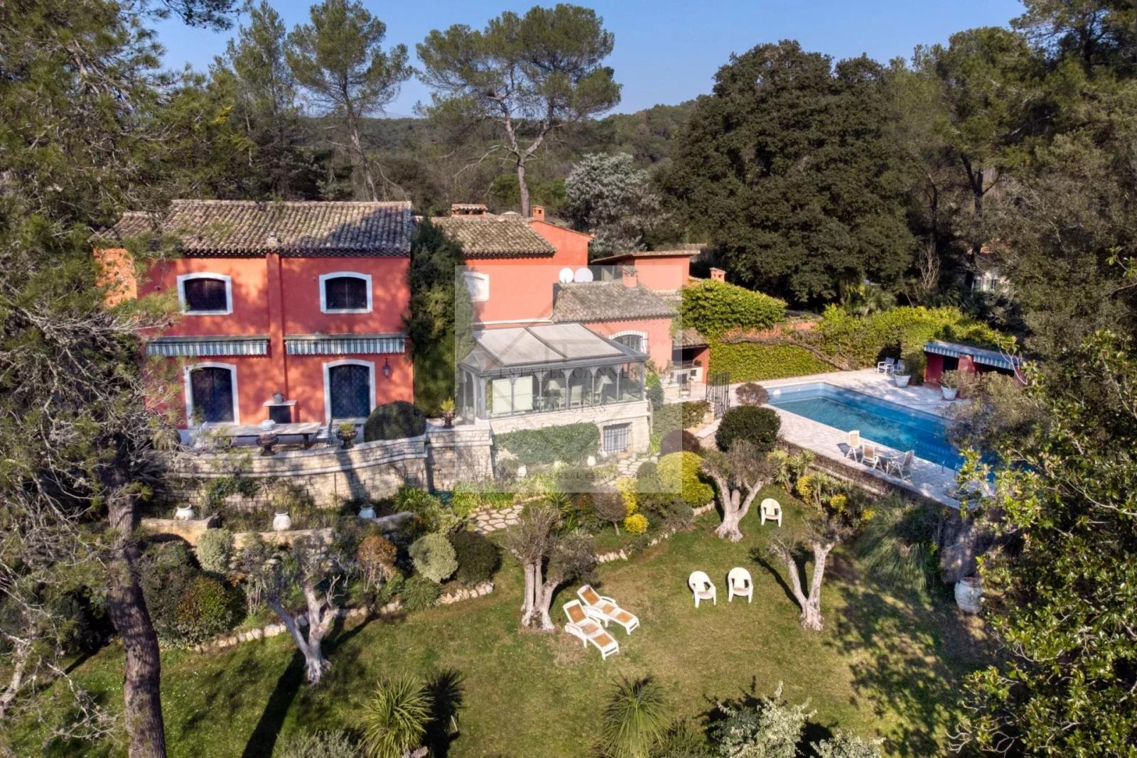 Demeure d'exception à Mougins aux portes de Golf