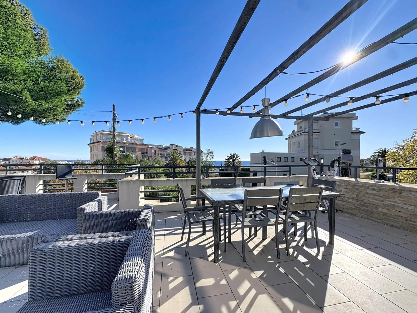 VENTE VILLA 5P VUE MER & PISCINE - CANNES CENTRE