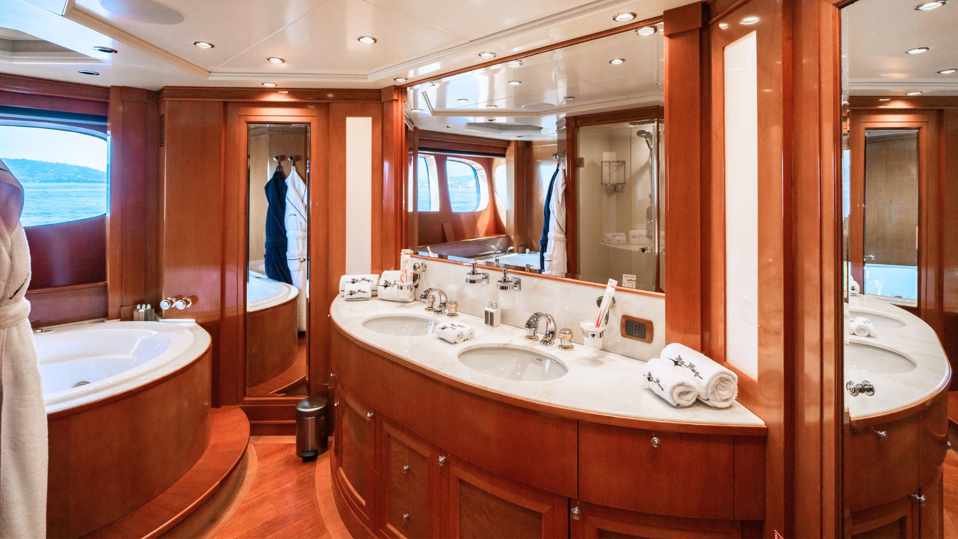 TLaAn_yacht_5_cabines.jpg