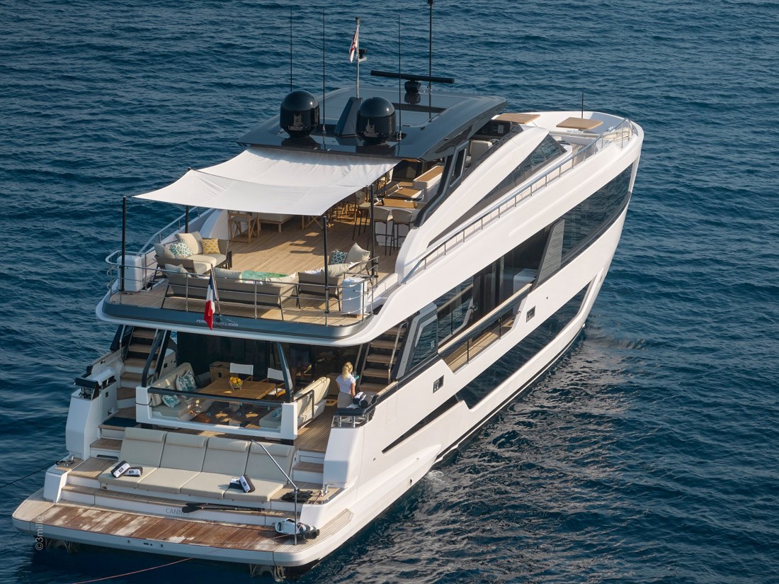 Ferretti yachts 1000-img1