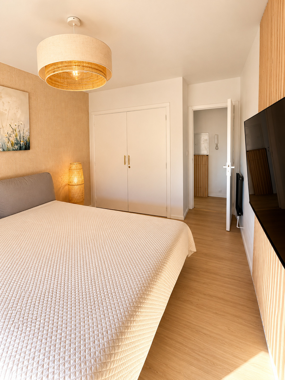09a16_chambre-scandinave-chaleureuse-aux-tons-naturels-1792482778.jpg