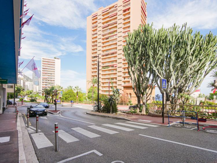 LE TROCADERO - CESSION DROIT AU BAIL AVEC VITRINE