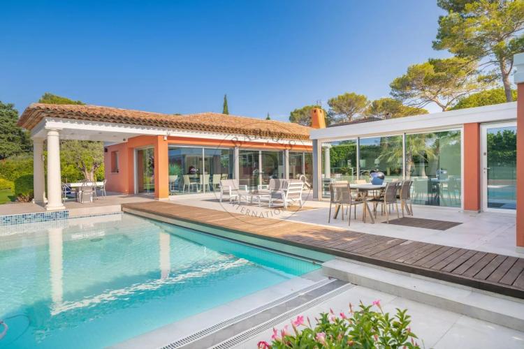 MOUGINS - VILLA DE PLAIN PIED - PROCHE CANNES