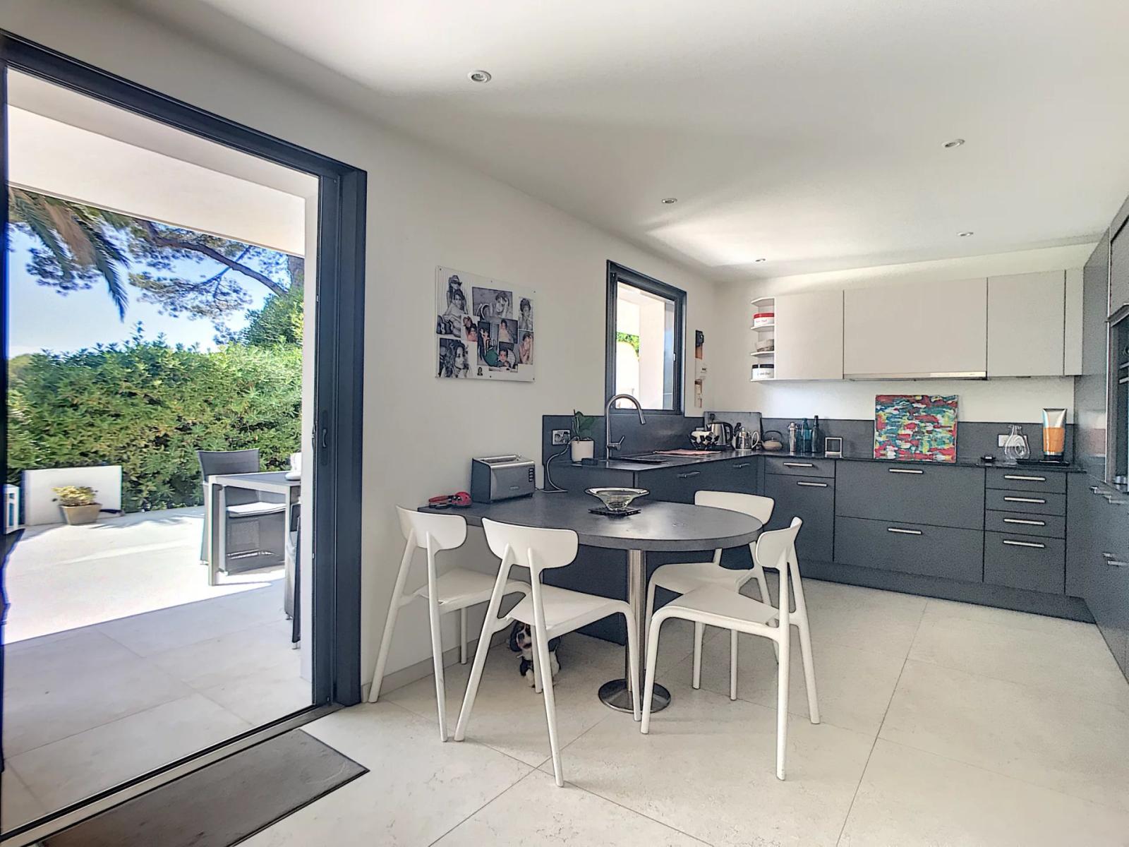 LE CANNET COLLINES VUE MER