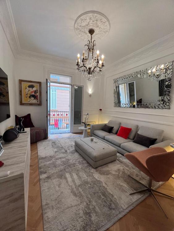 3 PIÈCES MONTE CARLO RÉNOVÉ