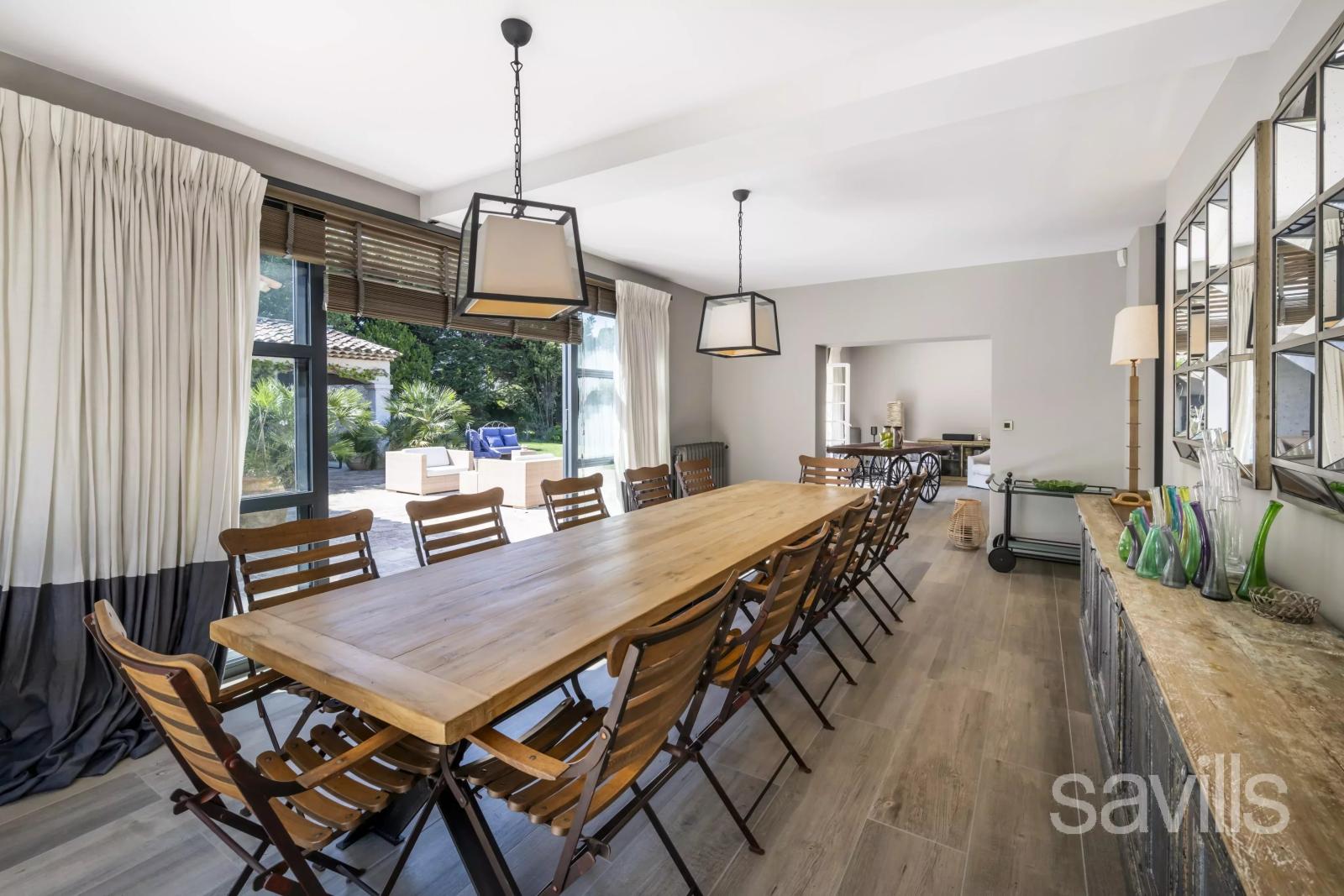 Une Proprieté Majestueuse au Cœur de Valbonne