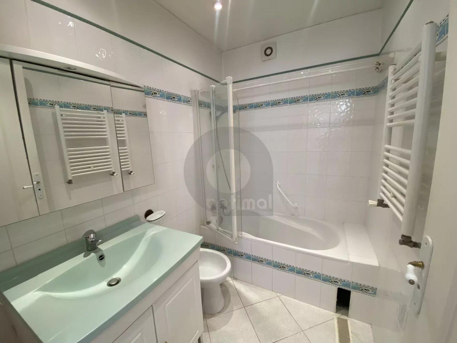 A VENDRE ROQUEBRUNE CAP MARTIN - FRONT DE MER 2P 43M2 AVEC TERRASSE 12M2 CAVE