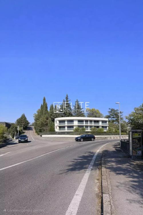 LOCAL COMMERCIAL DE 113m² EN REZ-DE-CHAUSSÉE – MOUANS-SARTOUX