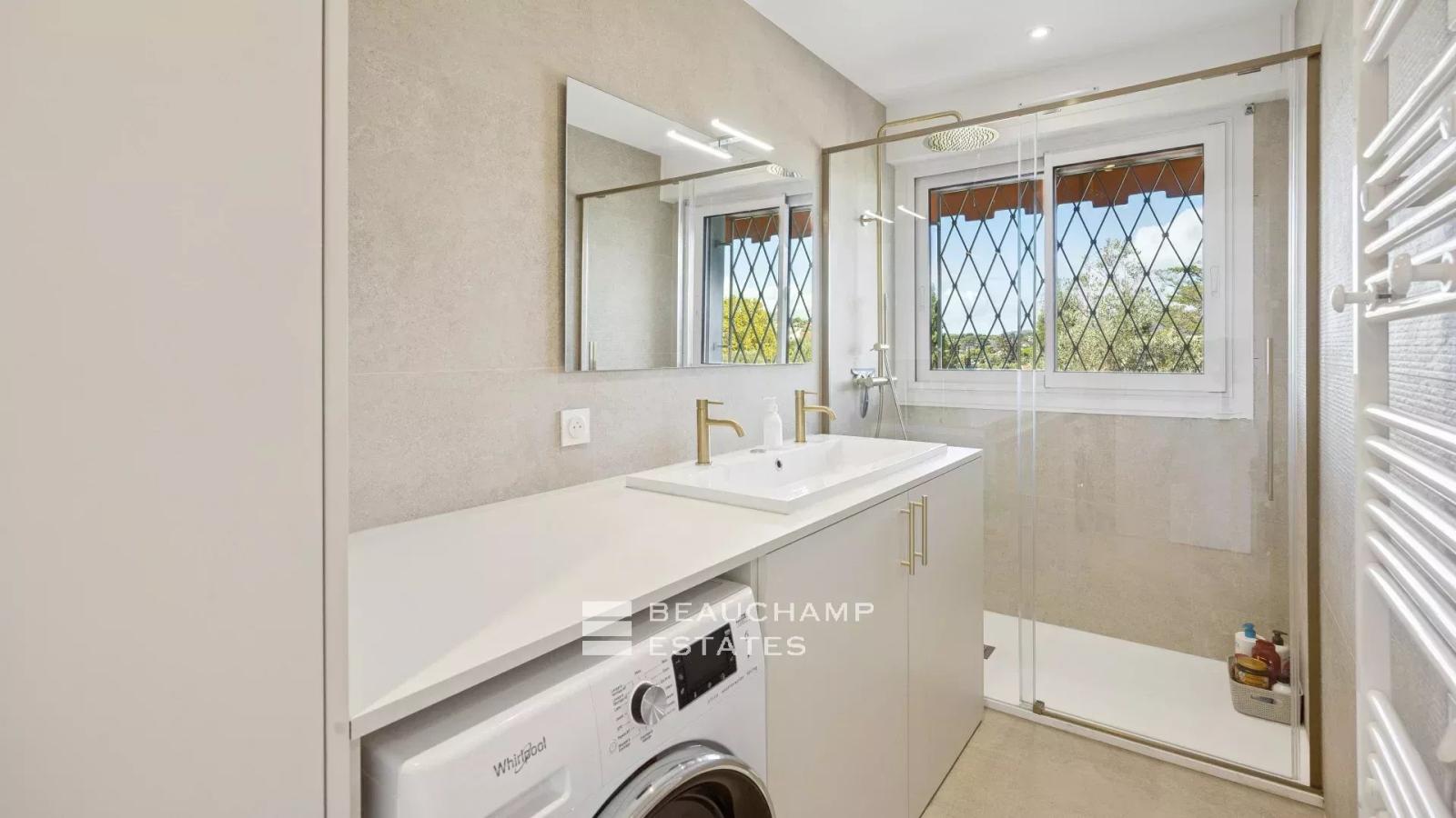 Appartement 3 pièces entièrement rénové avec vue mer - Le Cannet
