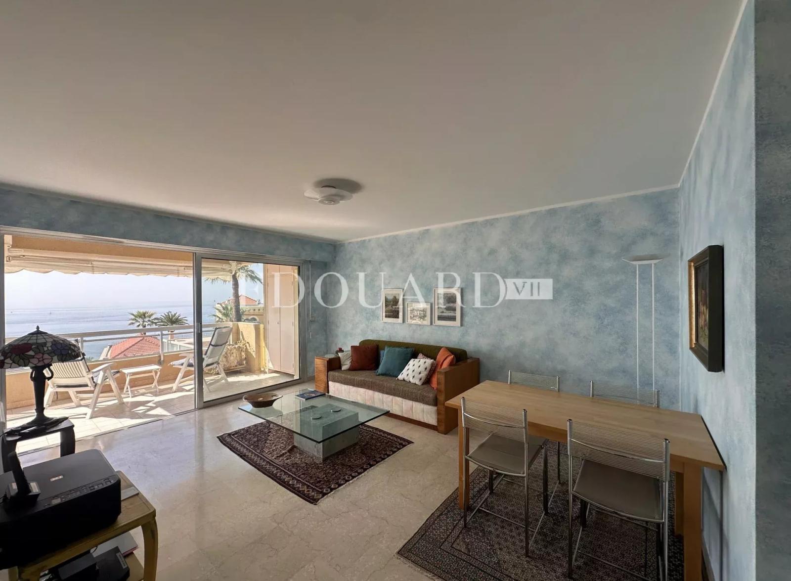 Deux pièces avec terrasse, belle vue mer et possibilité garage, dans un domaine privé au cœur du renommé quartier de Garavan