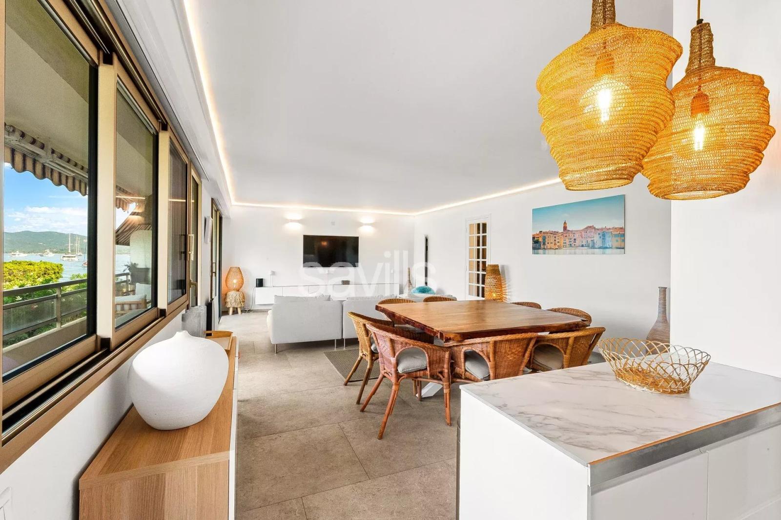 Vue mer pour cet appartement trois chambres avec accès direct à la plage - Saint-Tropez
