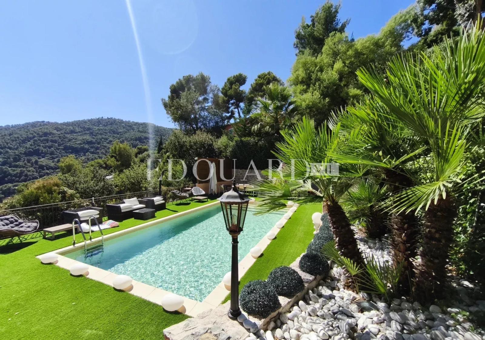 Splendide propriété de 300 m² avec superbe piscine et pool house