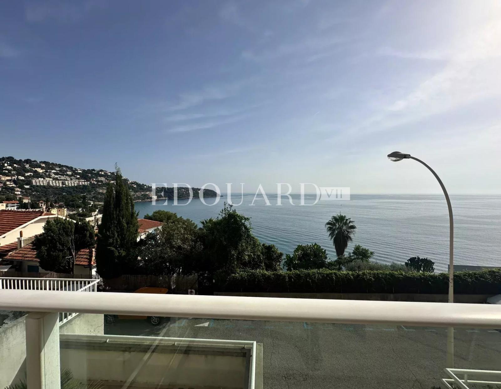 En exclusivité deux pièces avec terrasse, magnifique vue mer panoramique et spacieux parking