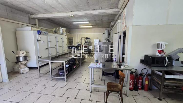 LOCAL COMMERCIAL DE 144m²  – RDC – MOUGINS