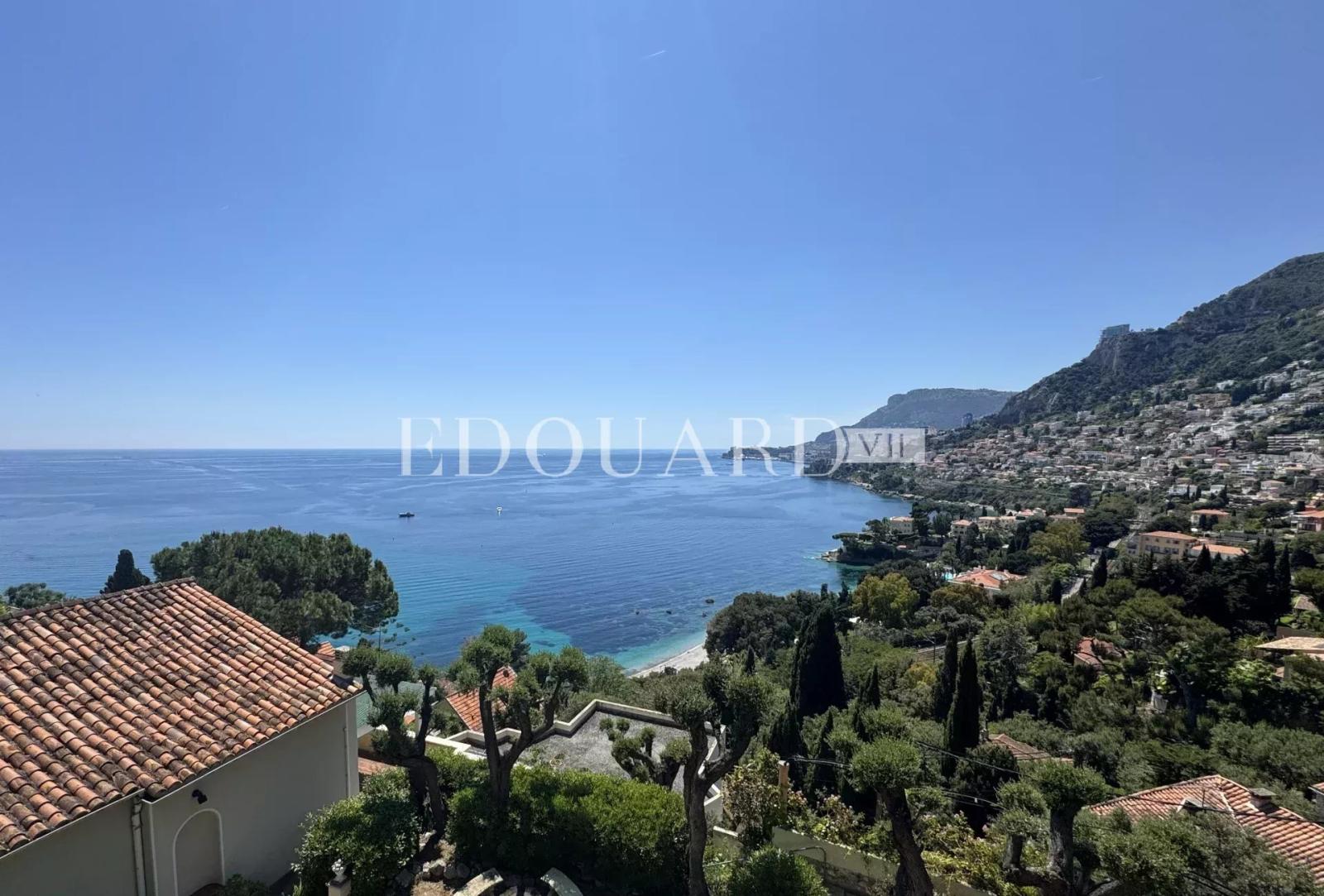 En exclusivité villa à vendre avec magnifique vue mer panoramique jusqu’à la Principauté de Monaco