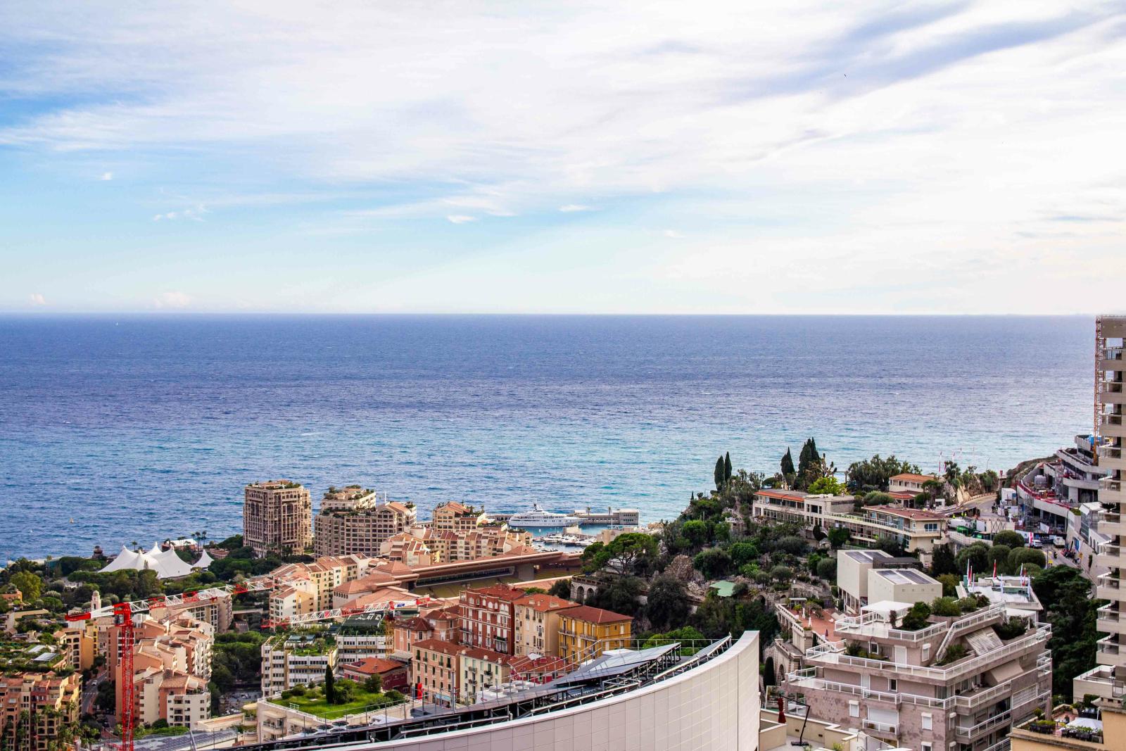 Ligures : Studio Entièrement Rénové avec Vue Mer Panoramique, Cave et Parking