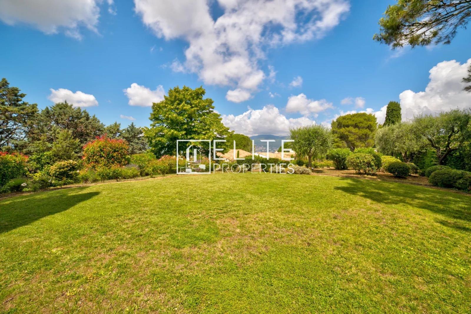 VILLA 588m² CASTELLARAS MOUANS-SARTOUX