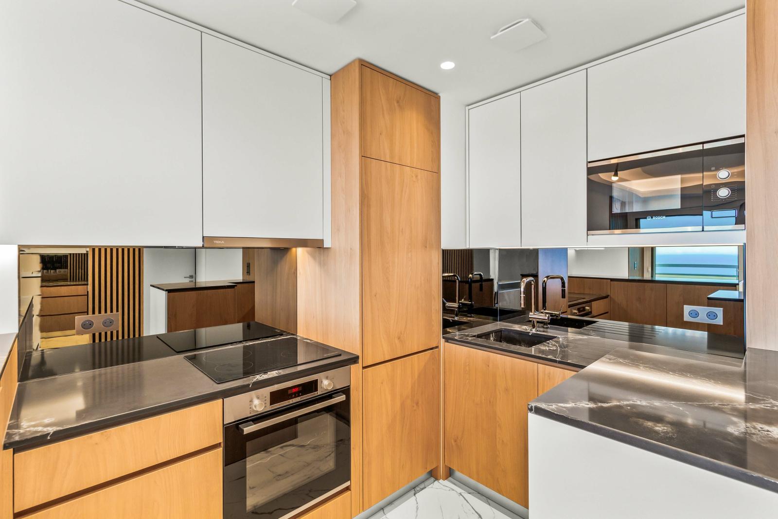 Ligures : Studio Entièrement Rénové avec Vue Mer Panoramique, Cave et Parking