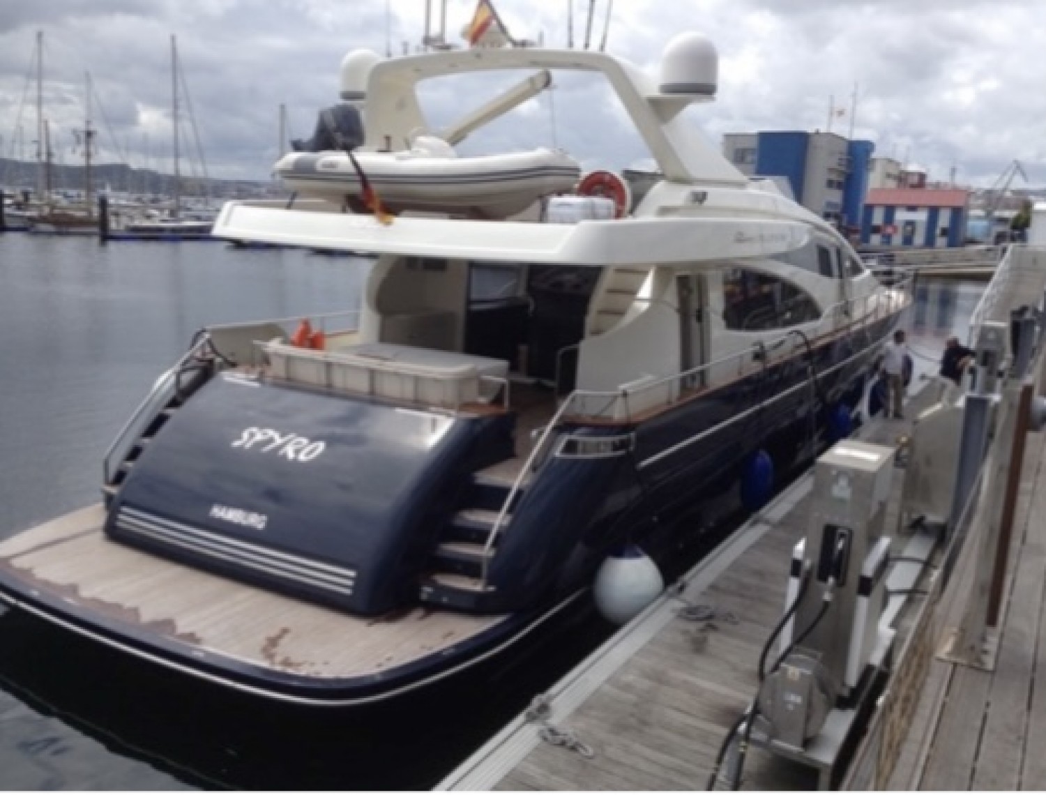 e1852_bateau_riva-opera-85_9576710.jpg