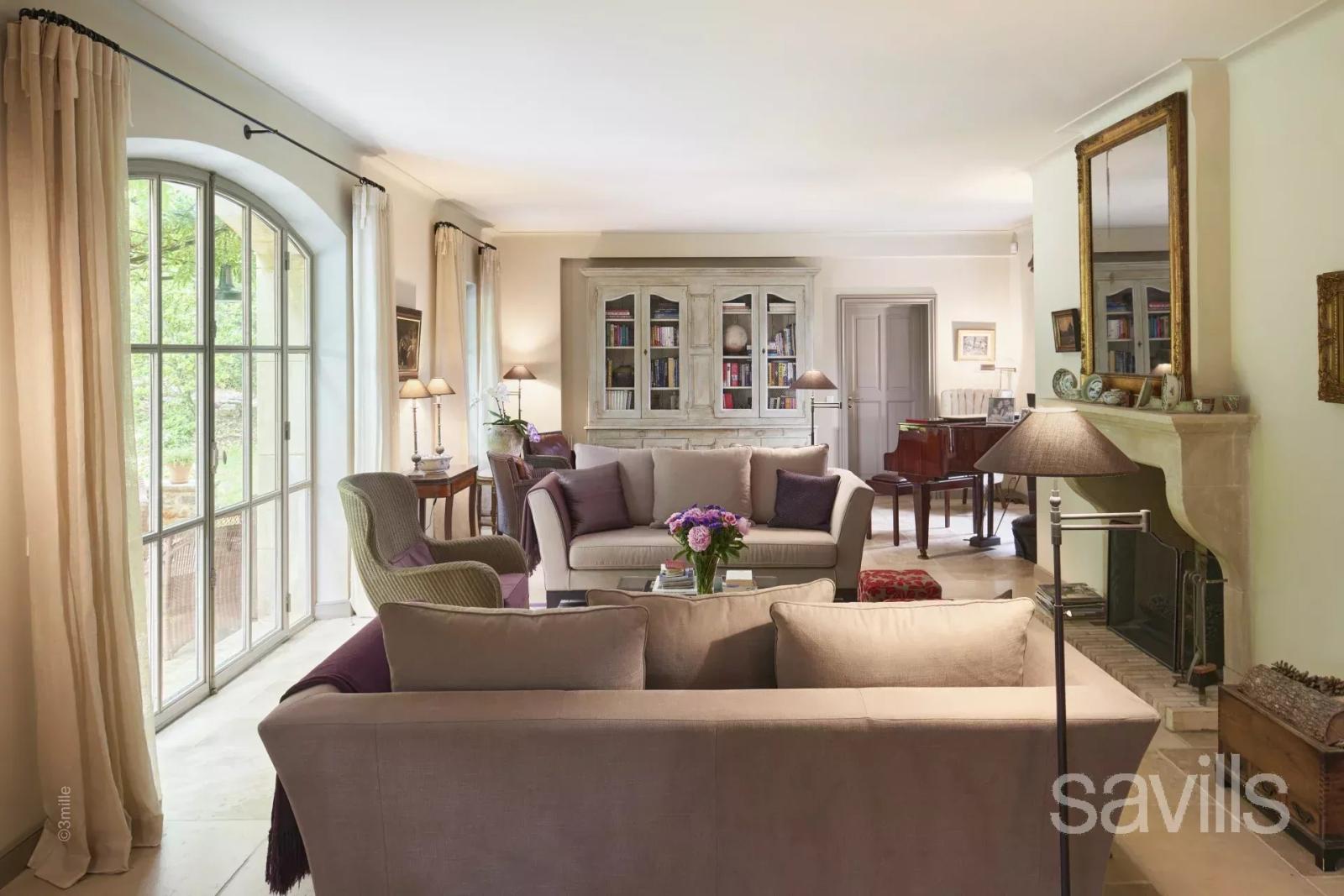 Superbe villa en pierre dans un domaine privé