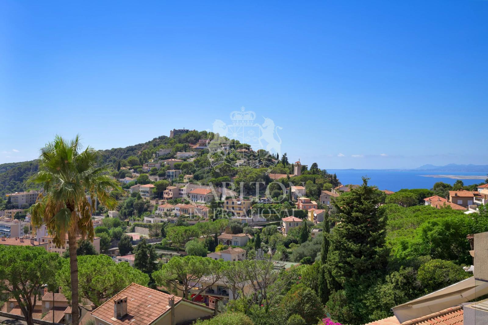 Appartement-Villa Duplex avec vue panoramique sur la mer entre Nice et Villefranche-sur-mer