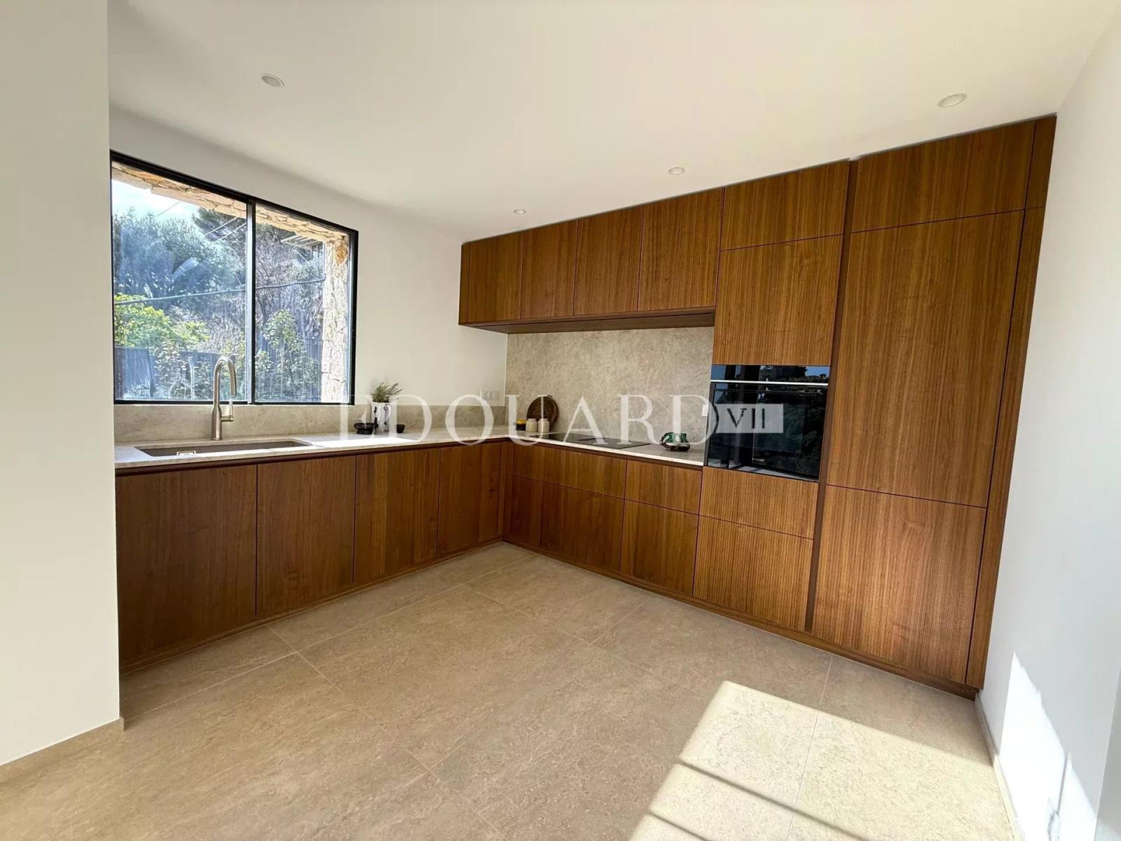 Superbe villa neuve avec piscine chauffée et vue mer exceptionnelle, proche de la Principauté de Monaco